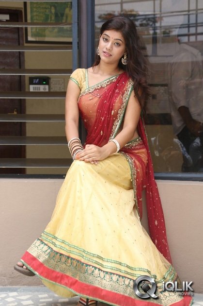 Yamini-at-Kakateeyudu-Movie-Press-Meet